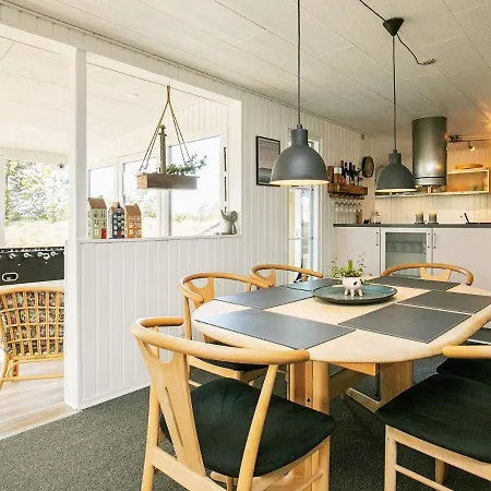 Three-bedroom Holiday In 21 Holiday home *