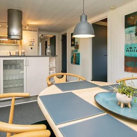 Three-bedroom Holiday In 21 Hébergement de vacances *