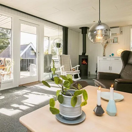 Three-bedroom Holiday In 21 * Blavand