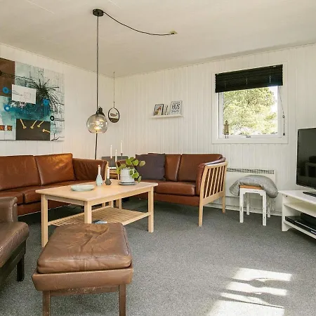 Three-bedroom Holiday In 21 Blavand