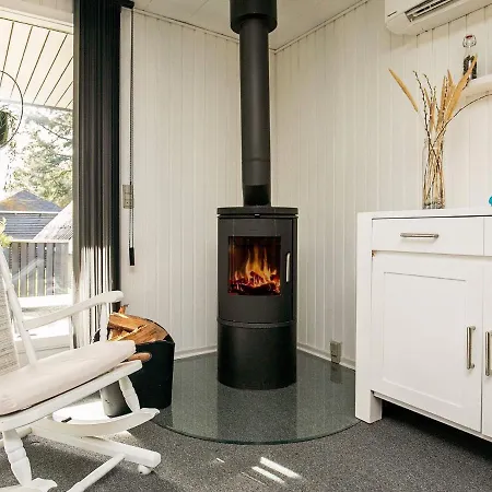 Three-bedroom Holiday In 21 Holiday home