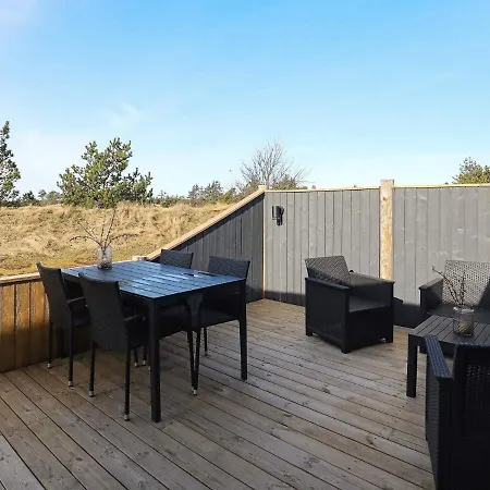 Holiday home Three-bedroom Holiday In 21
