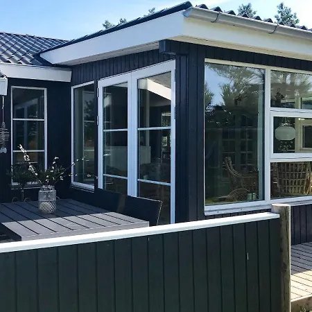Three-bedroom Holiday In 21 * Blavand