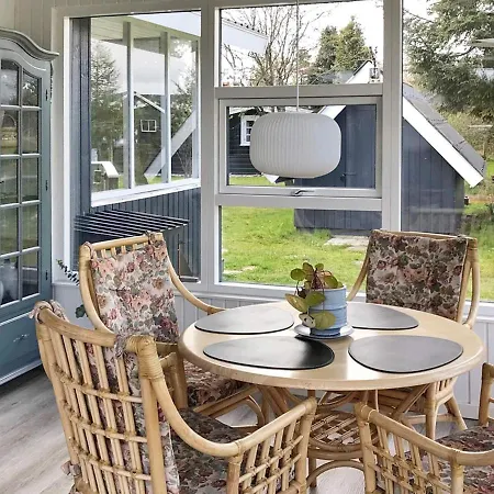 Three-bedroom Holiday In 21 Hébergement de vacances Blåvand