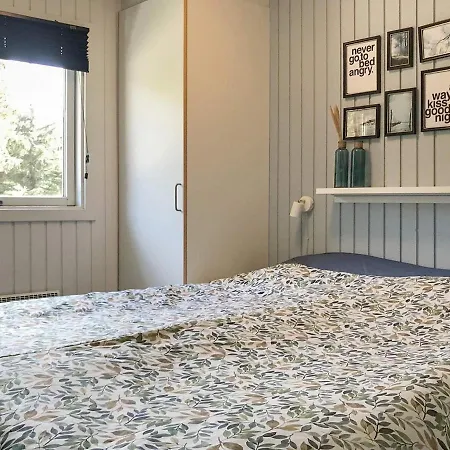 Three-bedroom Holiday In 21 Hébergement de vacances Blåvand
